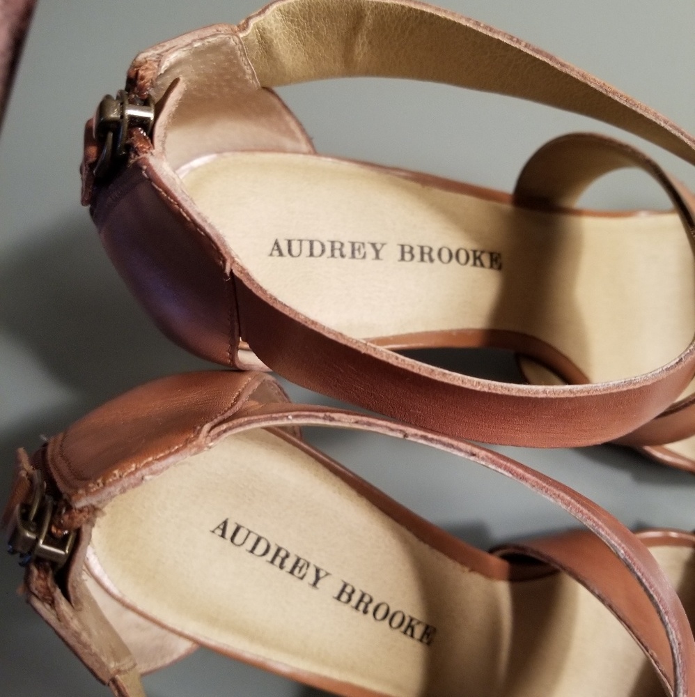 Audrey Brooks Leather Heels - Picture 4 of 8